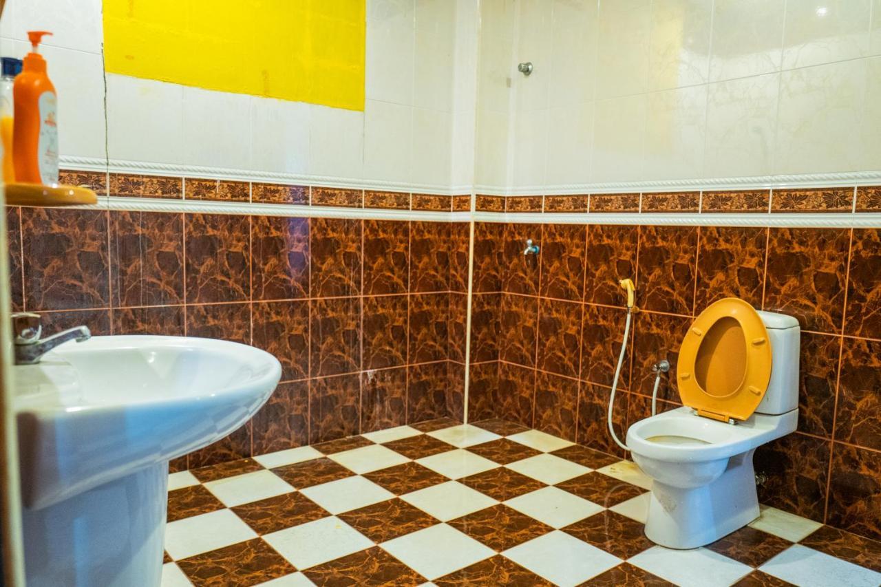 קוטה בארו Mk Homestay Wakaf Che Yeh With Bathtub - Max 14 Pax מראה חיצוני תמונה