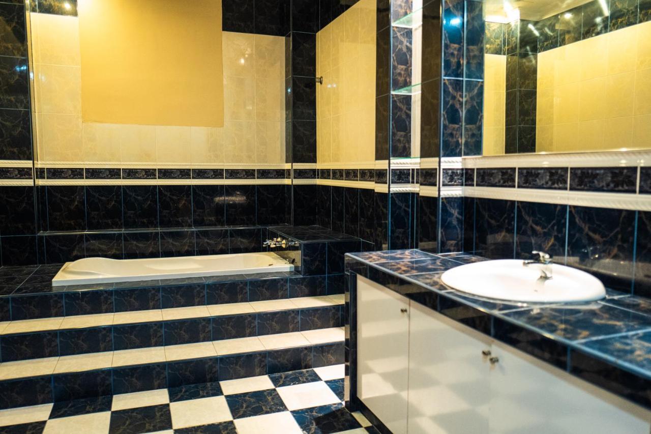 קוטה בארו Mk Homestay Wakaf Che Yeh With Bathtub - Max 14 Pax מראה חיצוני תמונה