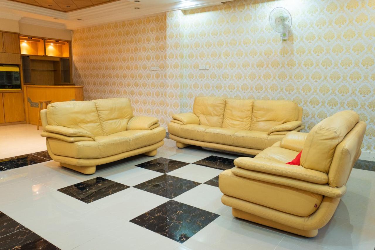 קוטה בארו Mk Homestay Wakaf Che Yeh With Bathtub - Max 14 Pax מראה חיצוני תמונה