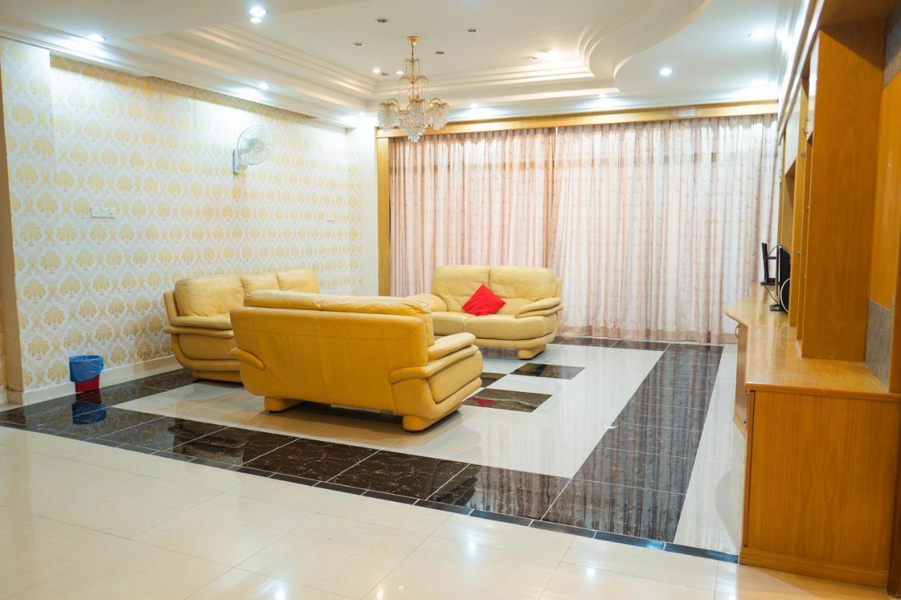 קוטה בארו Mk Homestay Wakaf Che Yeh With Bathtub - Max 14 Pax מראה חיצוני תמונה