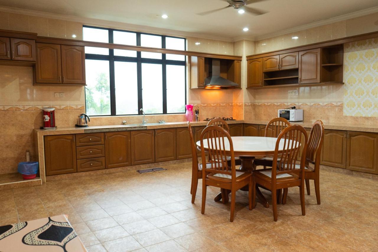 קוטה בארו Mk Homestay Wakaf Che Yeh With Bathtub - Max 14 Pax מראה חיצוני תמונה