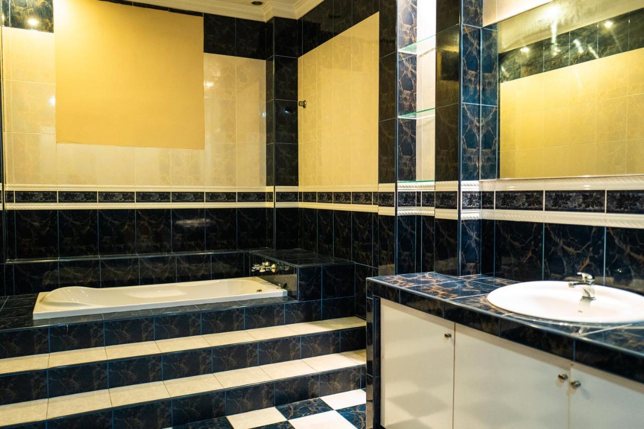 קוטה בארו Mk Homestay Wakaf Che Yeh With Bathtub - Max 14 Pax מראה חיצוני תמונה