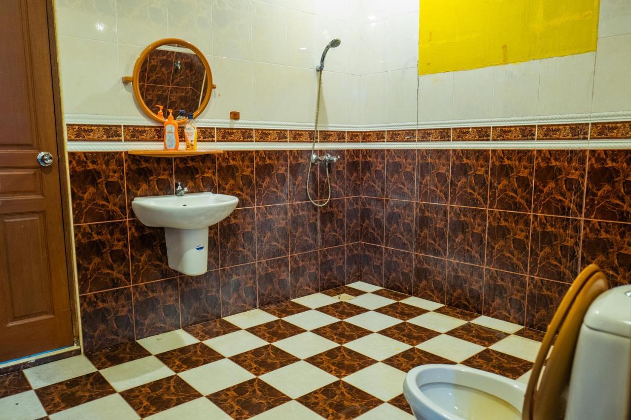 קוטה בארו Mk Homestay Wakaf Che Yeh With Bathtub - Max 14 Pax מראה חיצוני תמונה