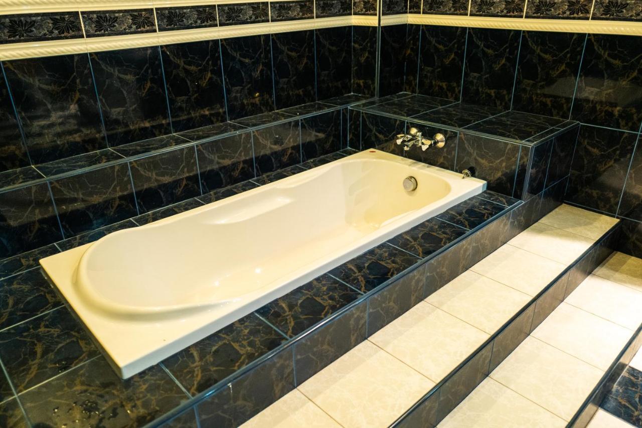 קוטה בארו Mk Homestay Wakaf Che Yeh With Bathtub - Max 14 Pax מראה חיצוני תמונה