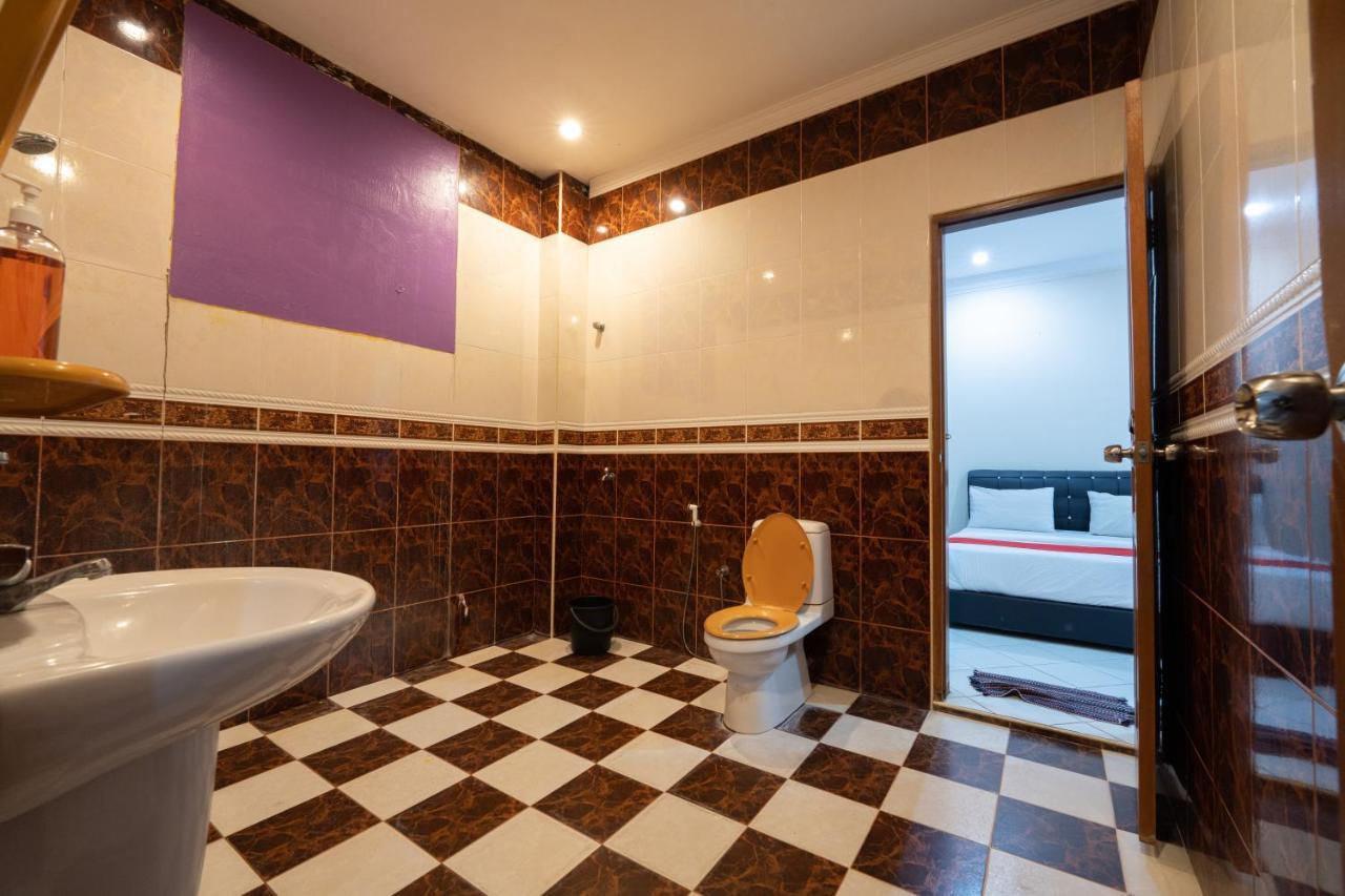 קוטה בארו Mk Homestay Wakaf Che Yeh With Bathtub - Max 14 Pax מראה חיצוני תמונה