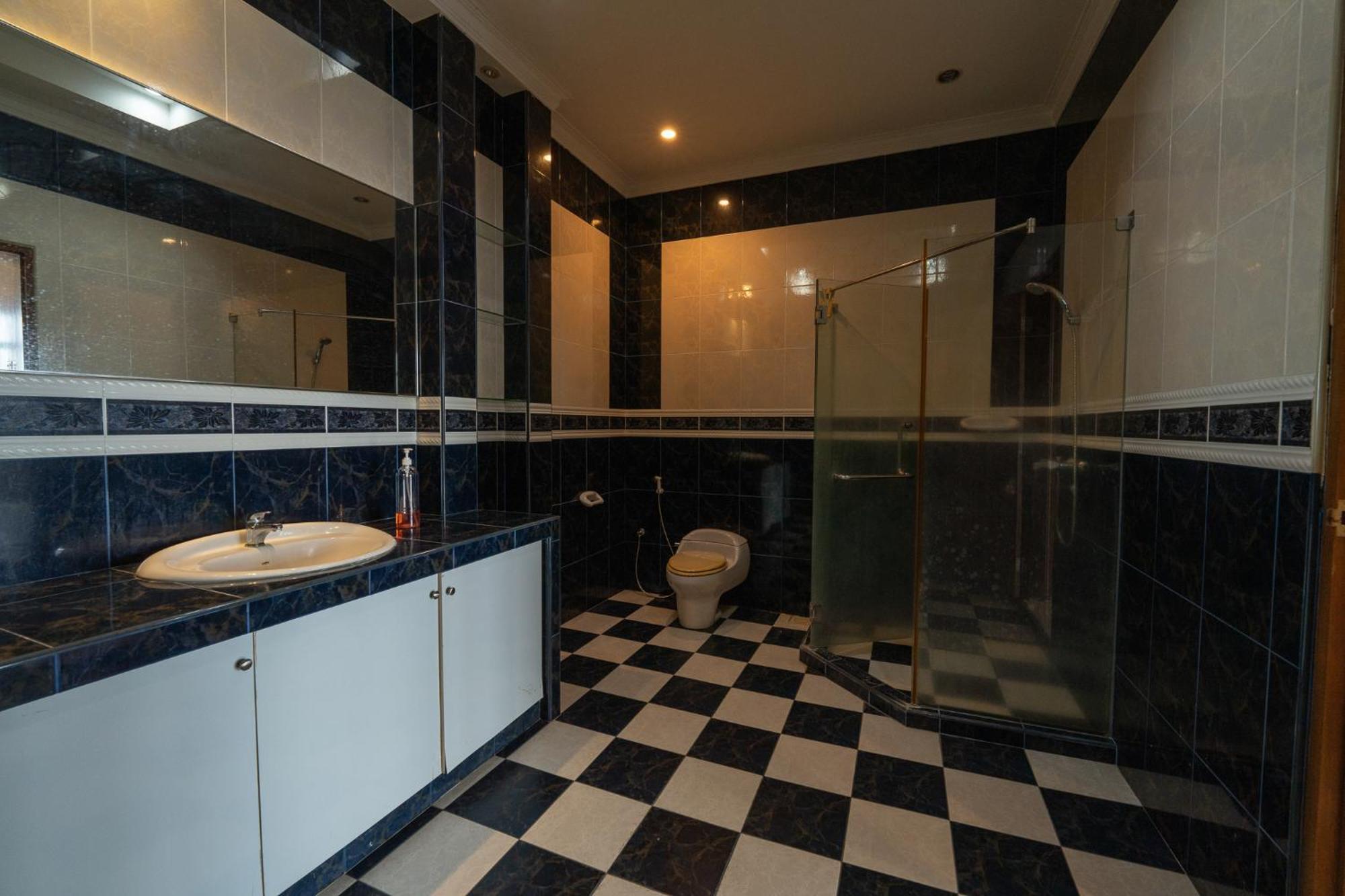 קוטה בארו Mk Homestay Wakaf Che Yeh With Bathtub - Max 14 Pax מראה חיצוני תמונה
