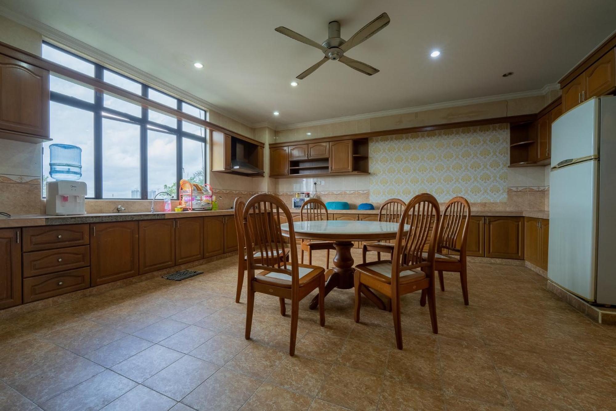 קוטה בארו Mk Homestay Wakaf Che Yeh With Bathtub - Max 14 Pax מראה חיצוני תמונה