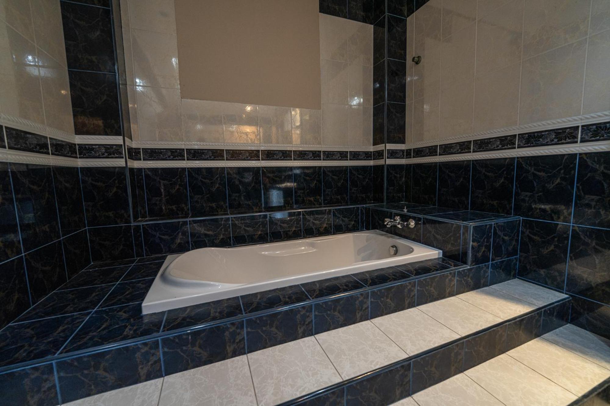 קוטה בארו Mk Homestay Wakaf Che Yeh With Bathtub - Max 14 Pax מראה חיצוני תמונה